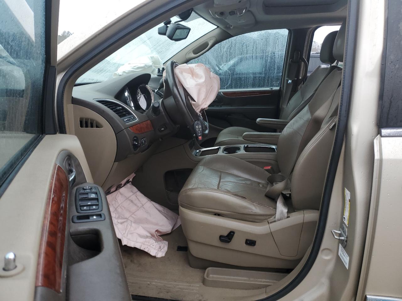 2013 Chrysler Town & Country - Image 7