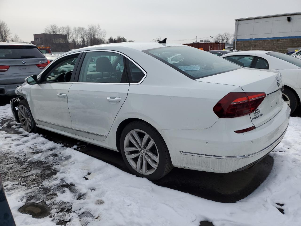 2018 Volkswagen Passat - Image 2