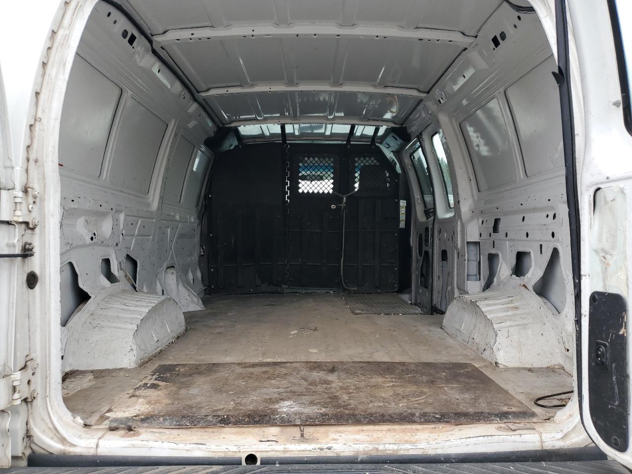 2011 Ford Econoline - Image 10