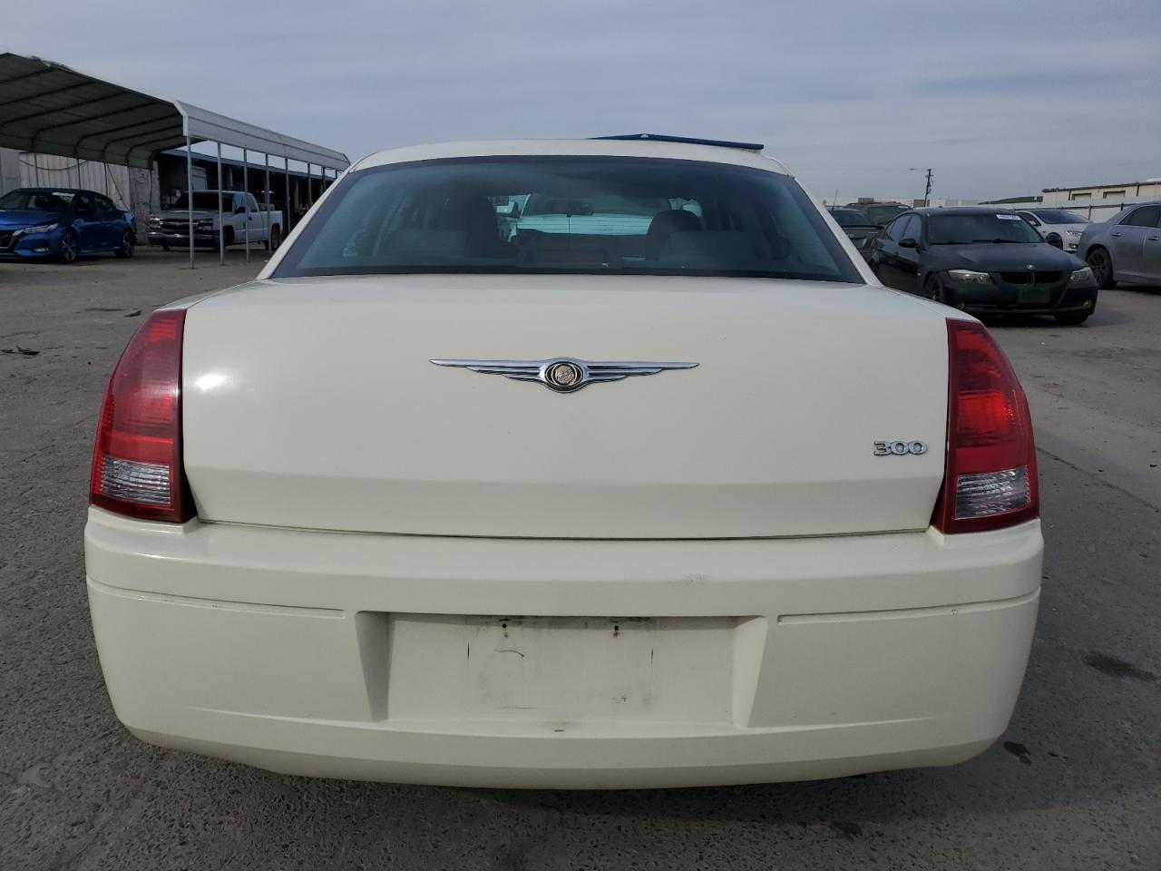 2005 Chrysler 300 - Image 6