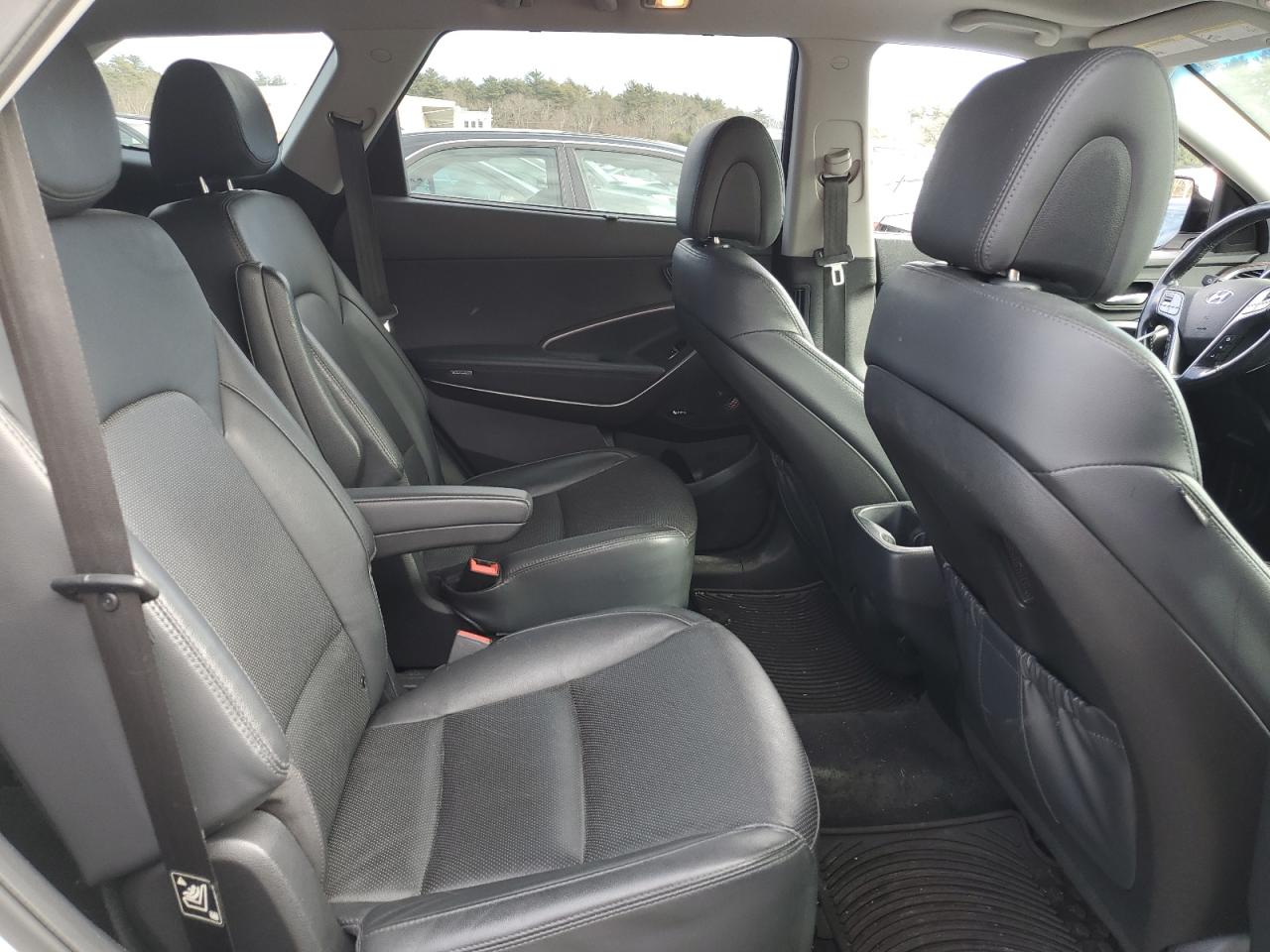 2018 Hyundai Santa Fe - Image 11