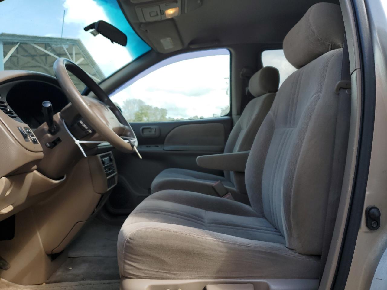 2002 Toyota Sienna - Image 7