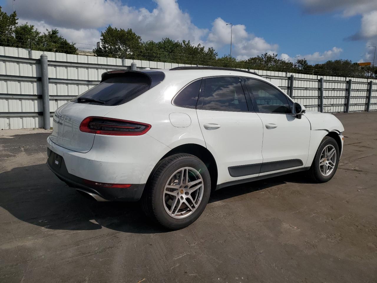 2018 Porsche Macan - Image 3