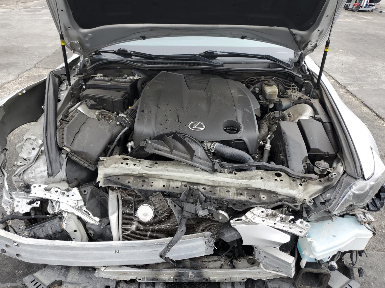 2015 Lexus IS - Image 13