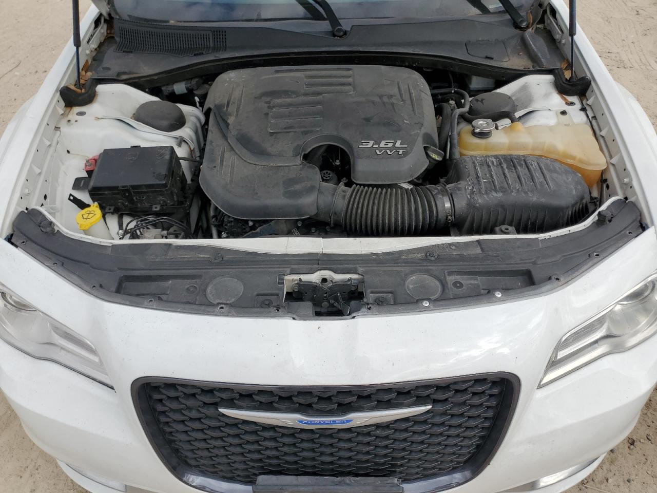 2019 Chrysler 300 - Image 11