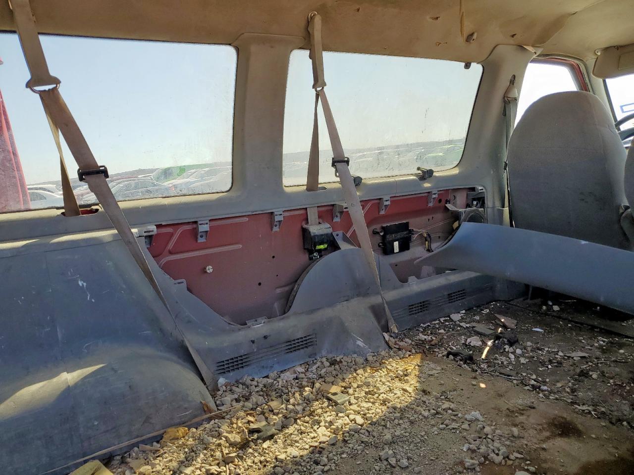 2001 Ford Econoline - Image 11