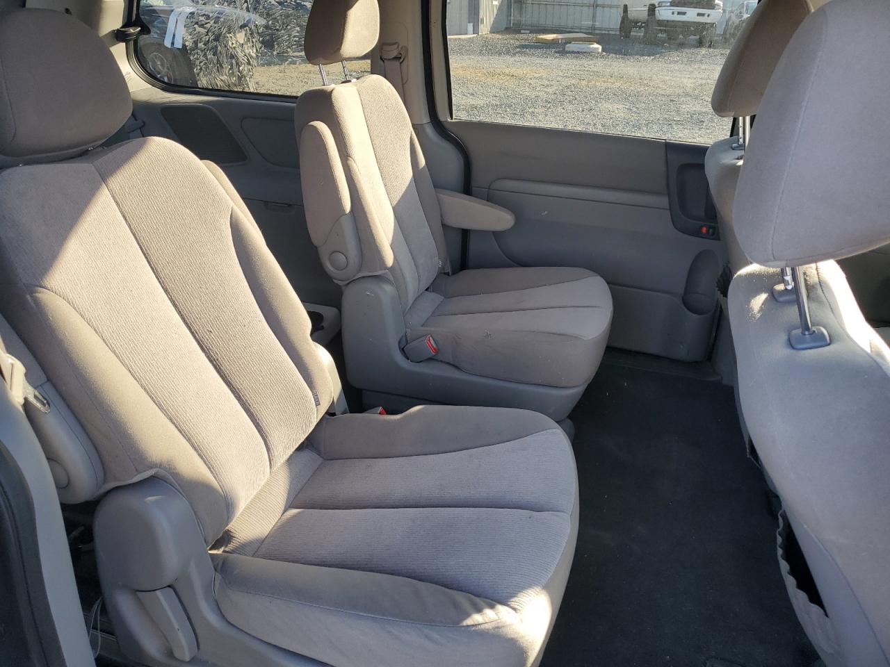 2012 Kia Sedona - Image 11