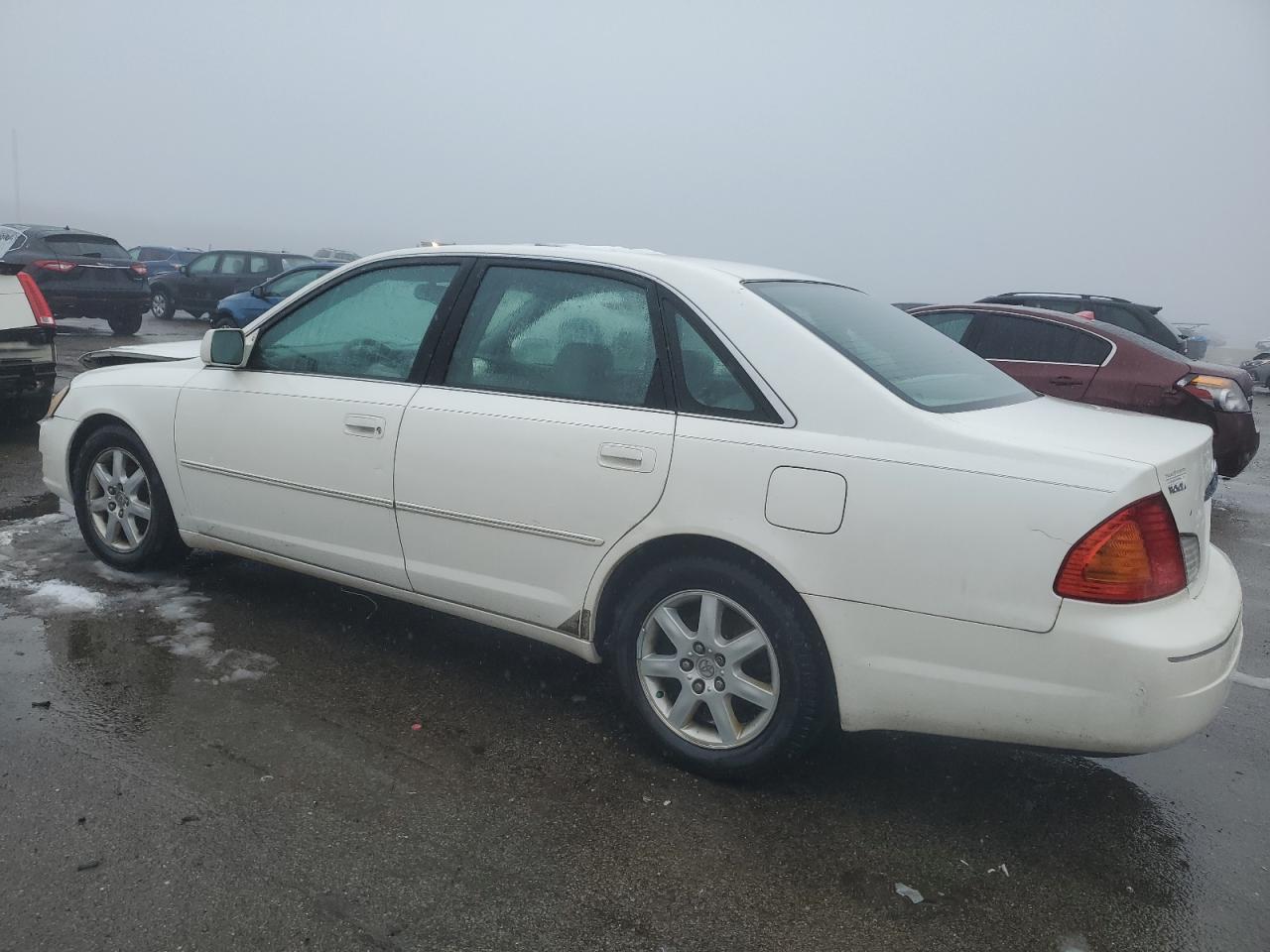 2002 Toyota Avalon - Image 2