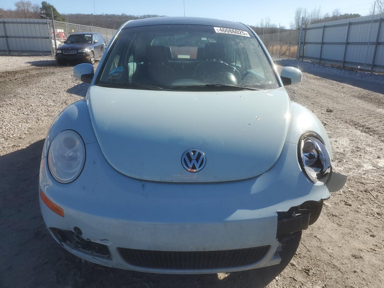2010 Volkswagen Beetle - Image 5