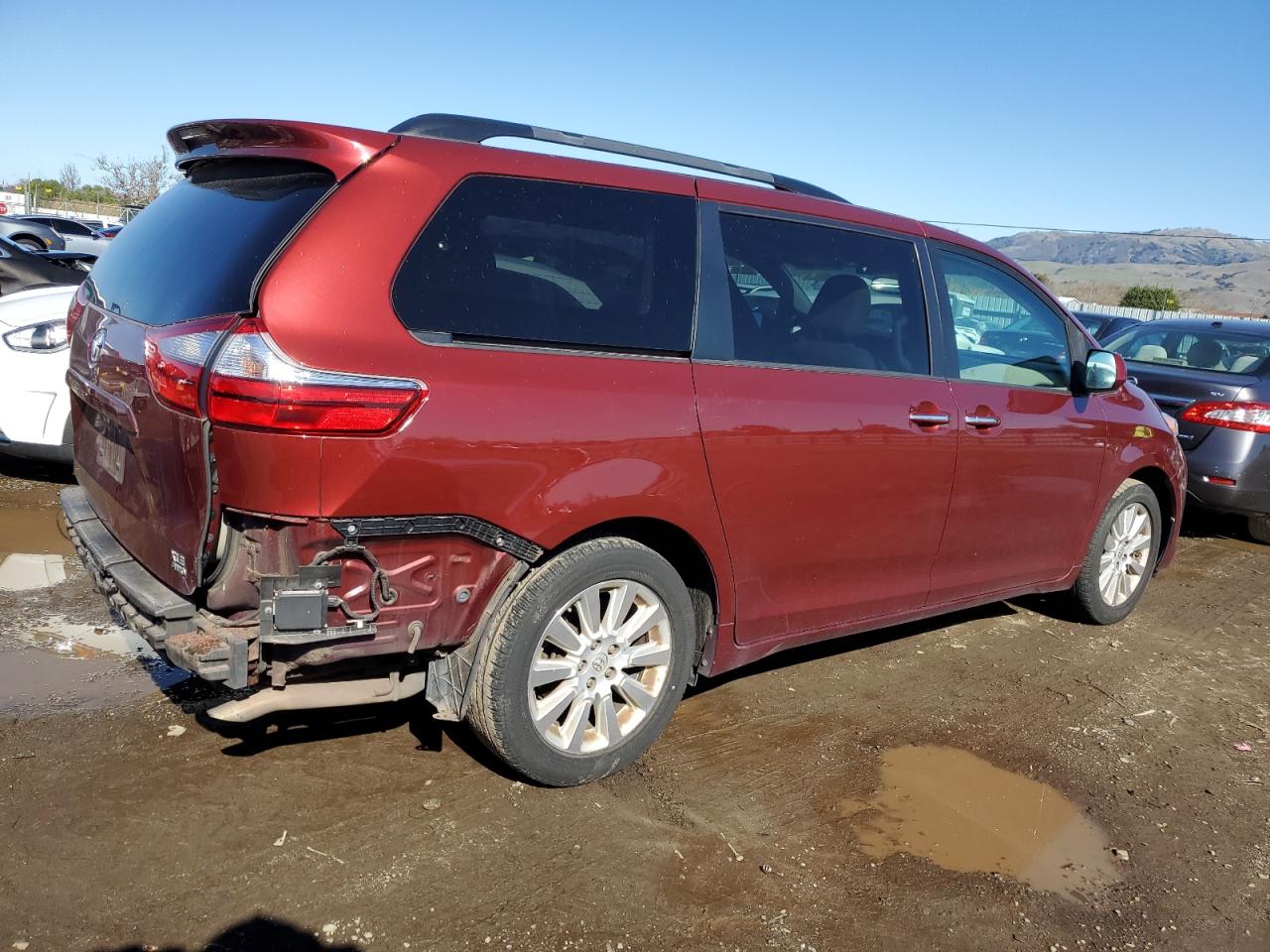 2015 Toyota Sienna - Image 3