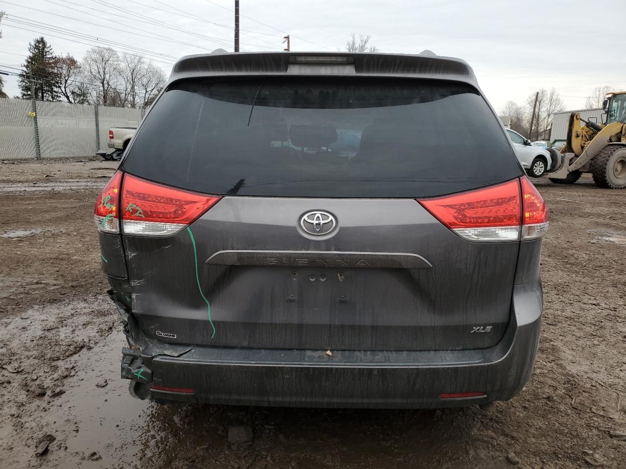 2013 Toyota Sienna - Image 6