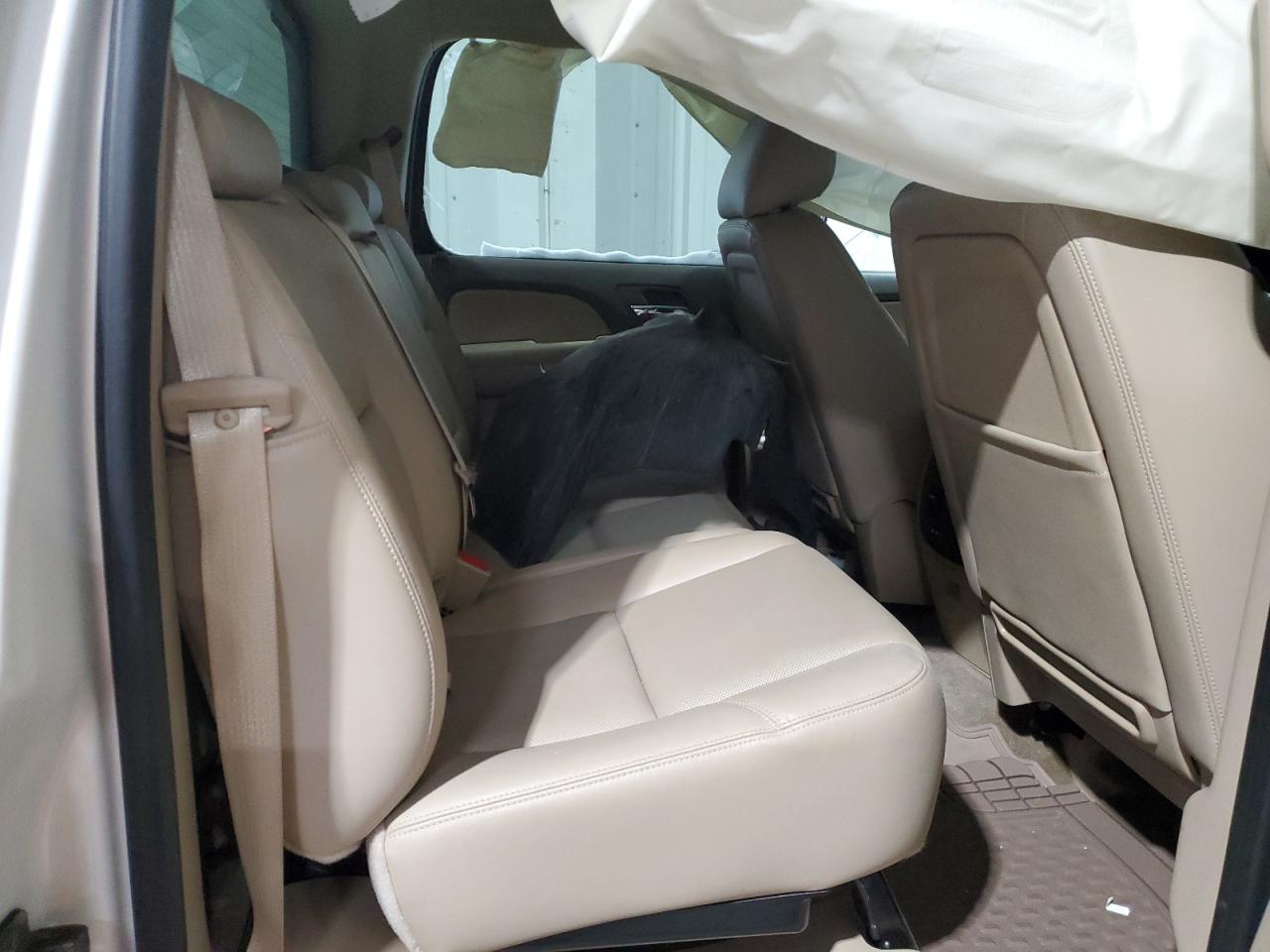 2013 Chevrolet Avalanche - Image 10