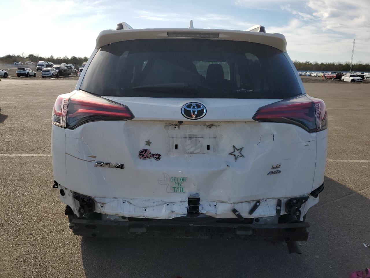 2017 Toyota RAV 4 - Image 6