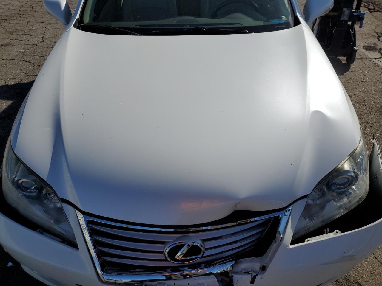 2012 Lexus ES - Image 12
