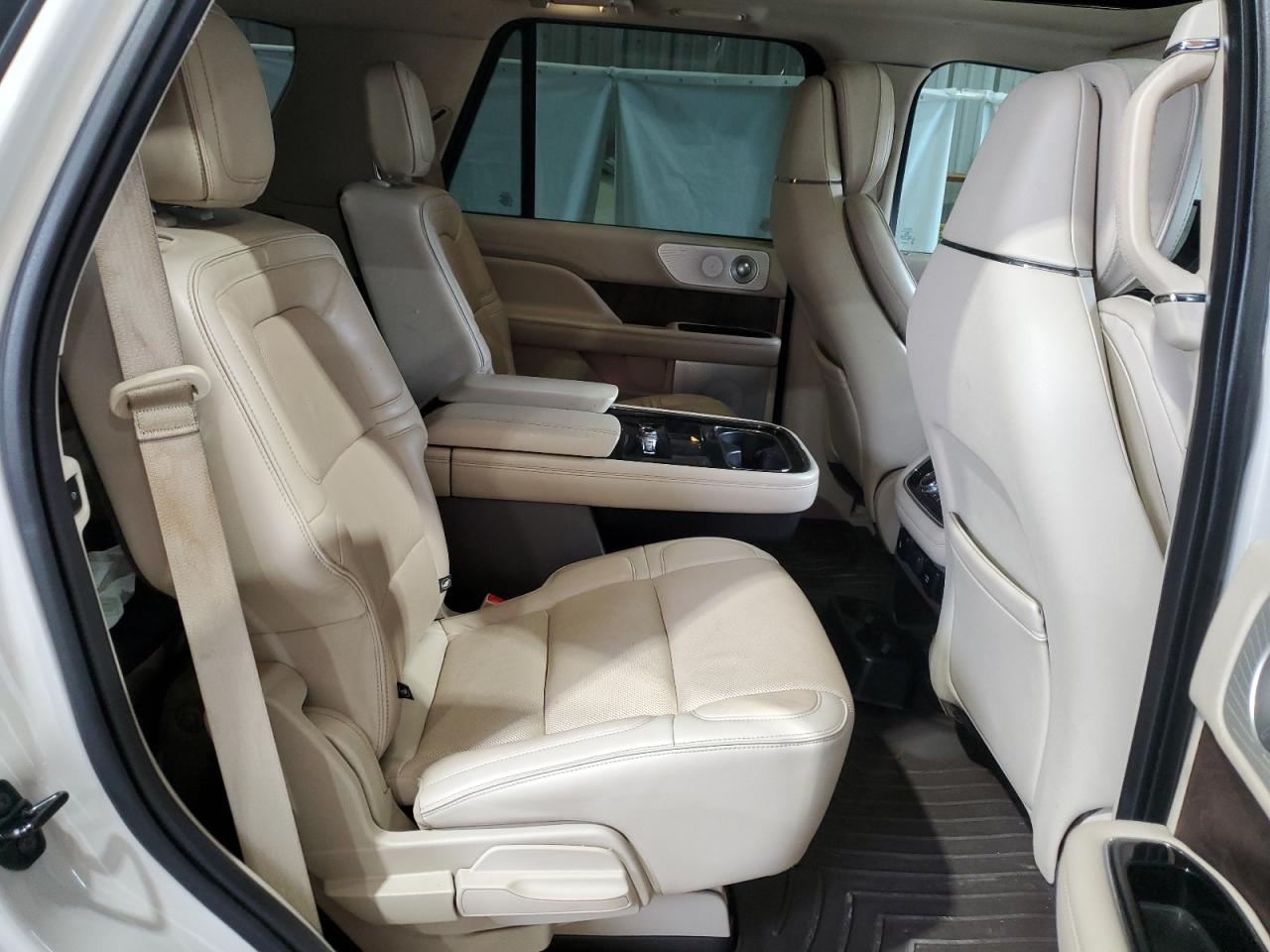 2019 Lincoln Navigator - Image 11