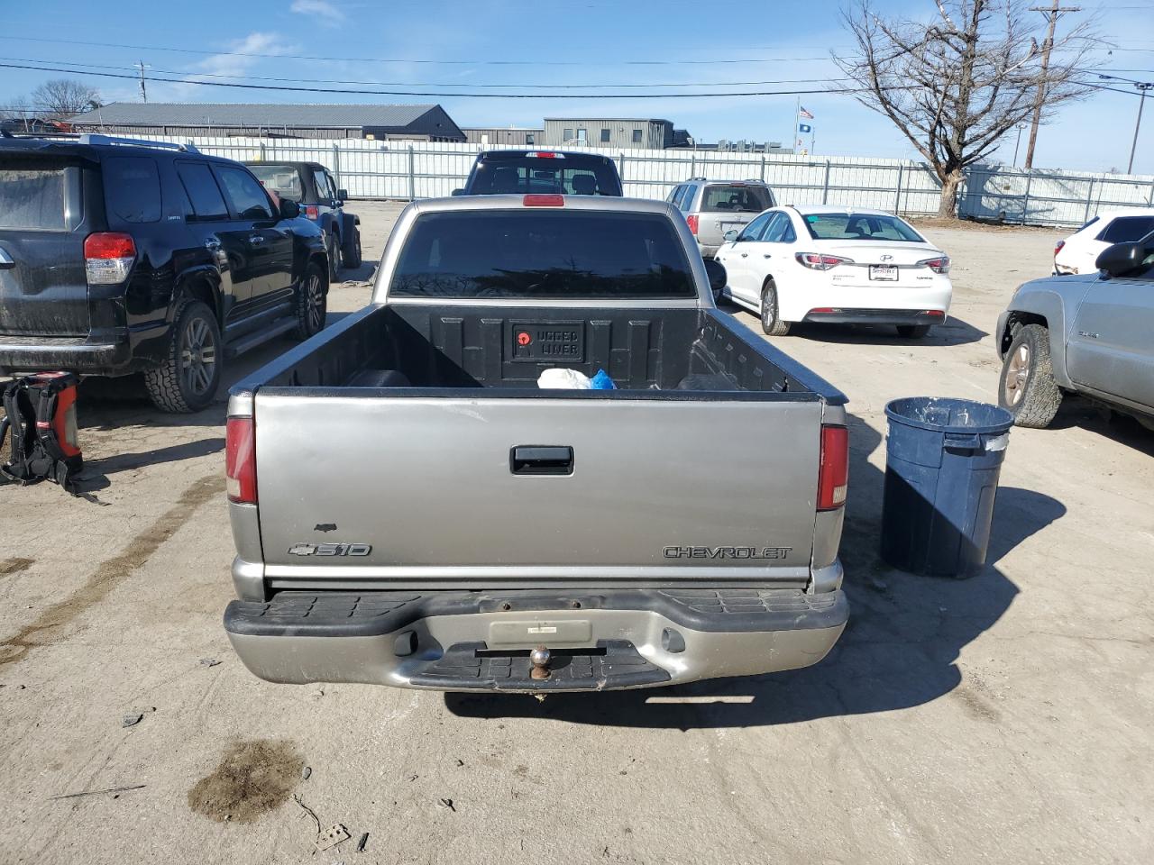 2001 Chevrolet S-10 Pickup - Image 6