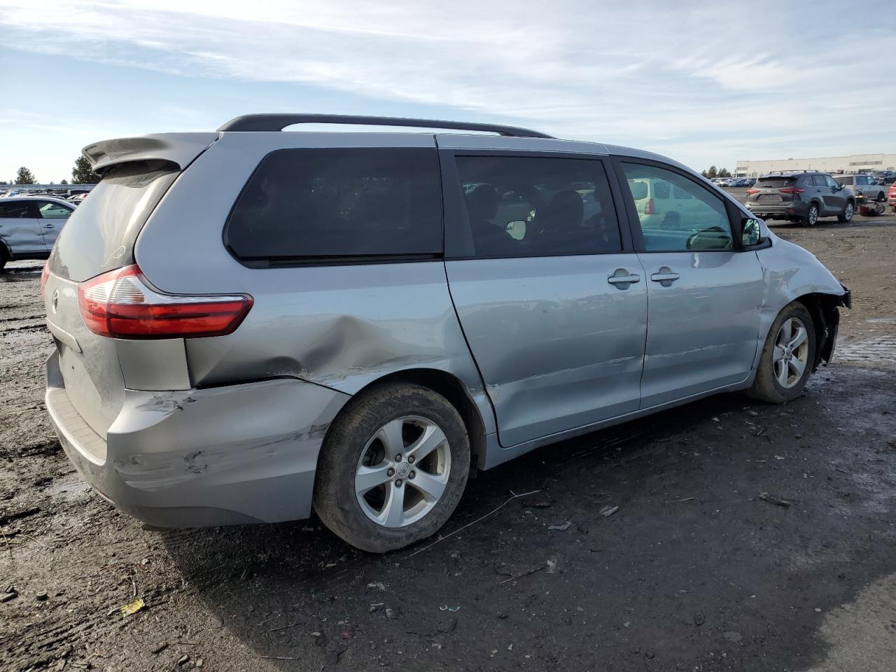 2015 Toyota Sienna - Image 3