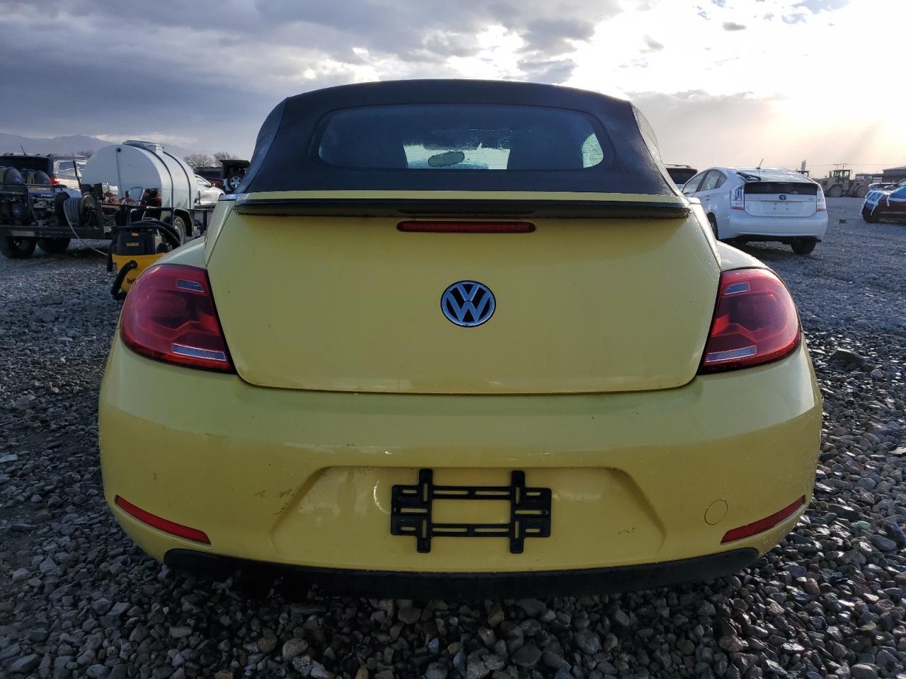 2014 Volkswagen Beetle - Image 6