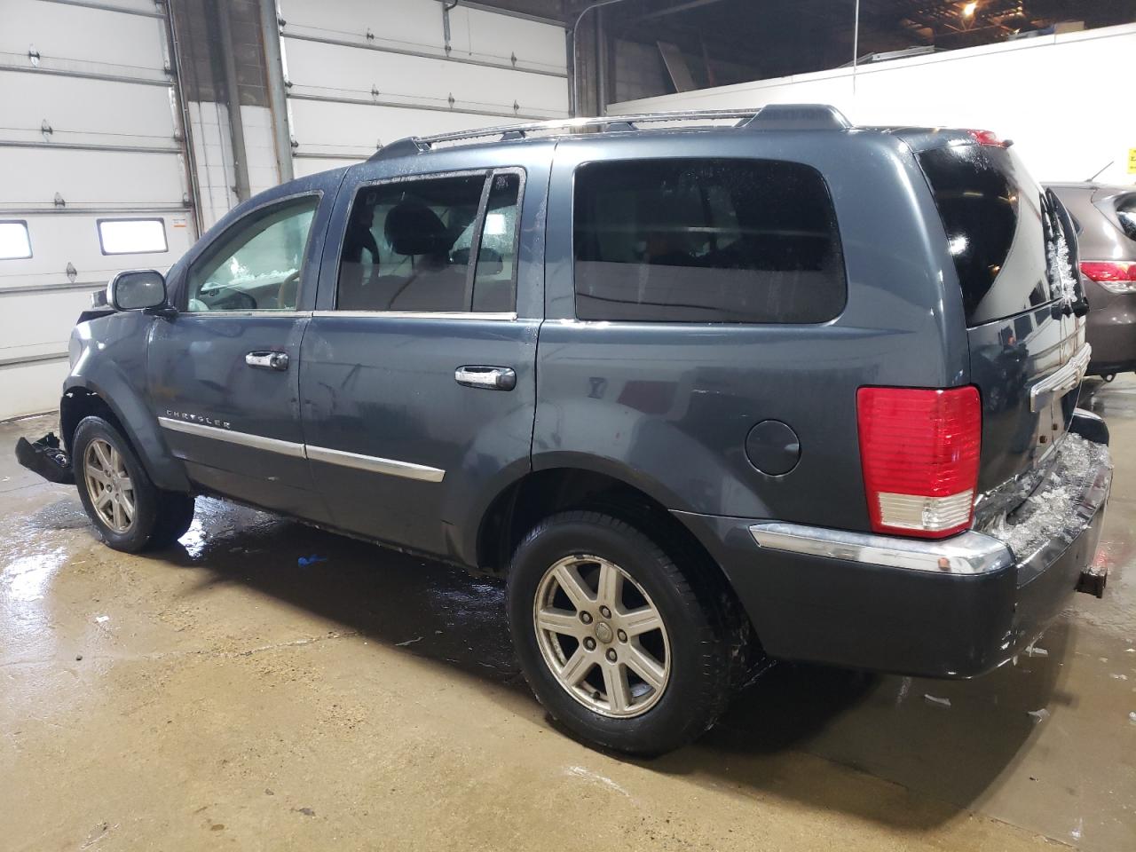 2007 Chrysler Aspen - Image 2