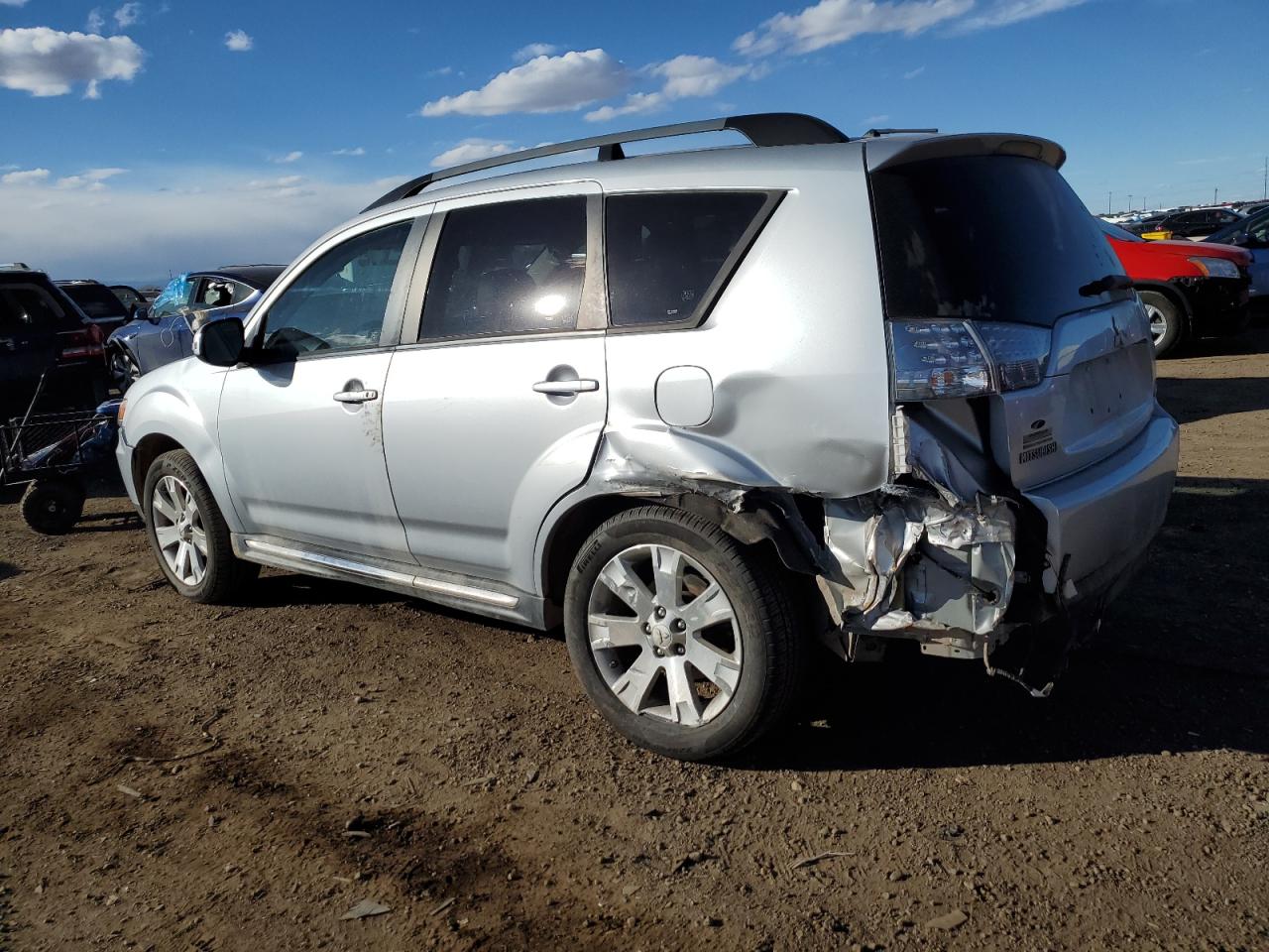 2013 Mitsubishi Outlander - Image 2