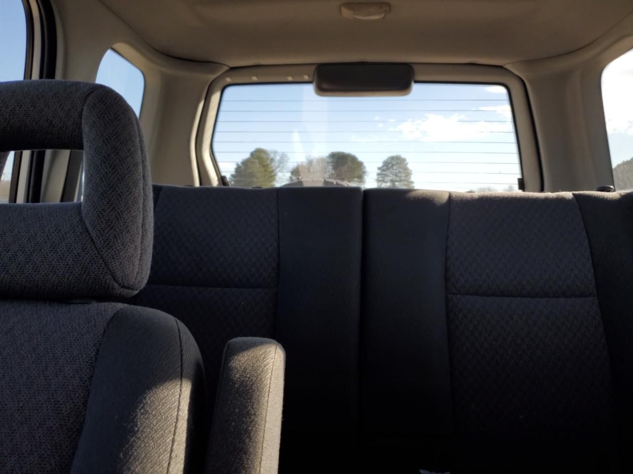 2004 Chevrolet Tracker - Image 10