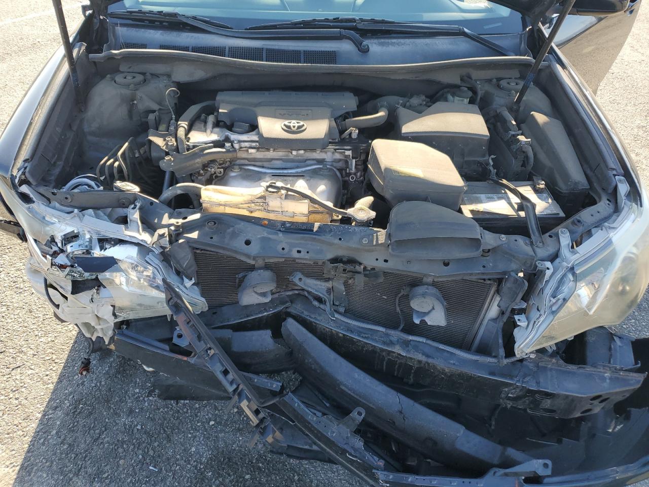2014 Toyota Camry - Image 12