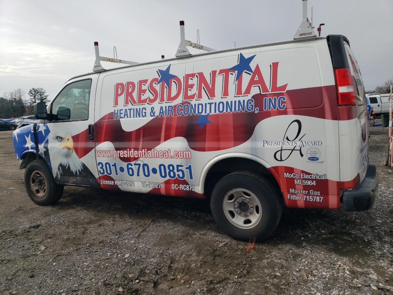 2018 Chevrolet Express - Image 2