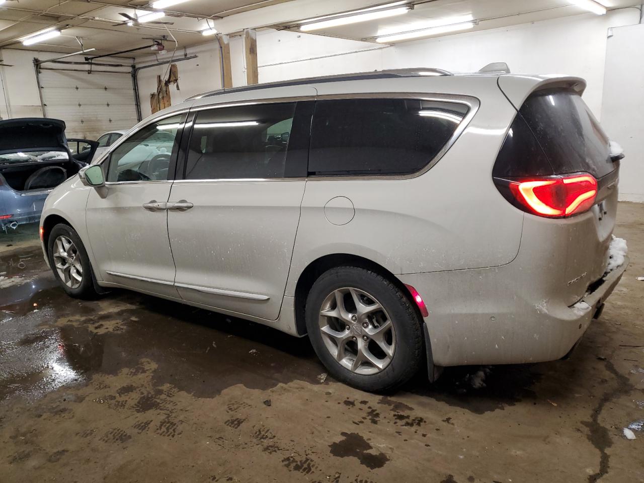 2017 Chrysler Pacifica - Image 2
