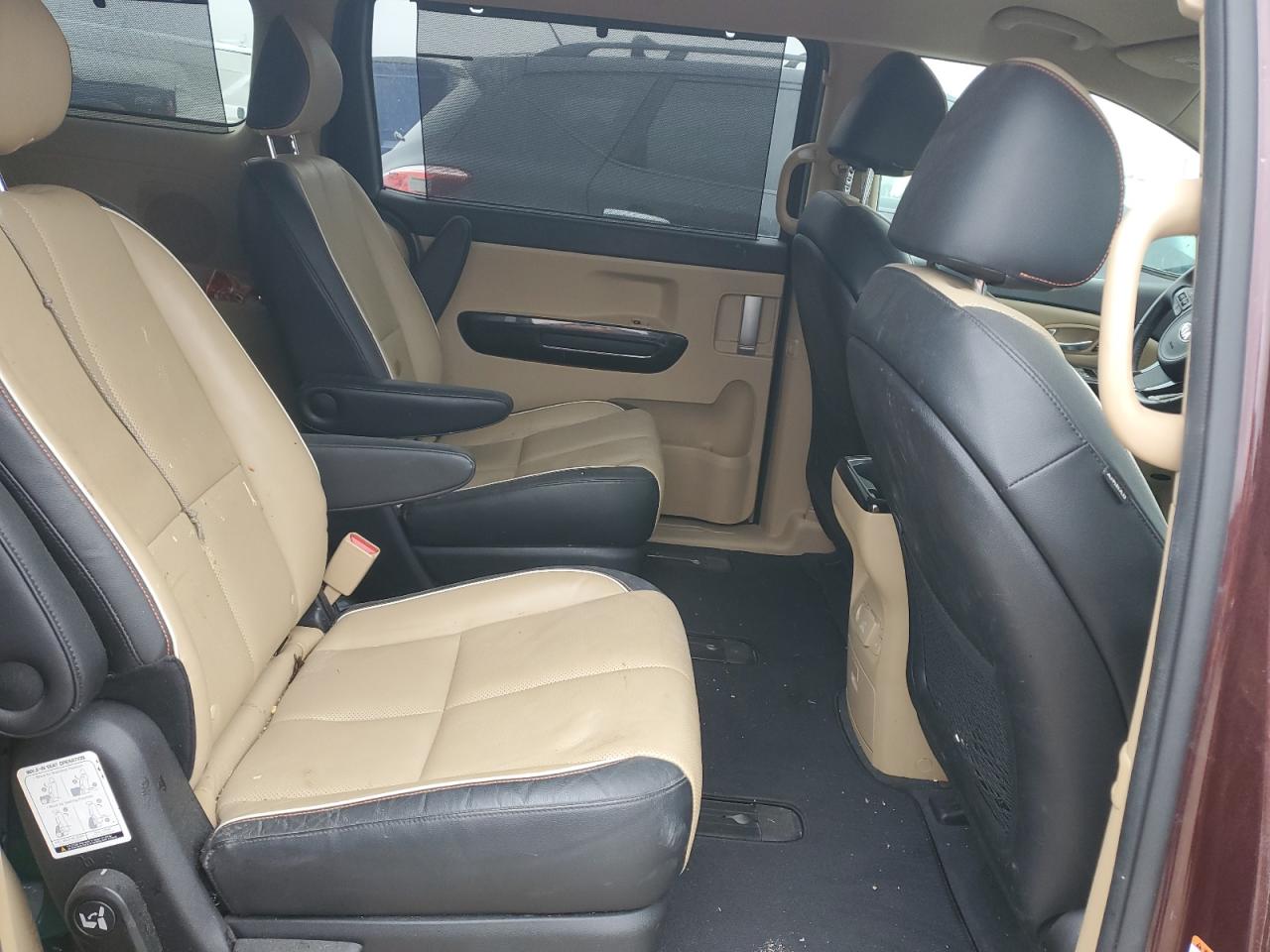 2015 Kia Sedona - Image 11