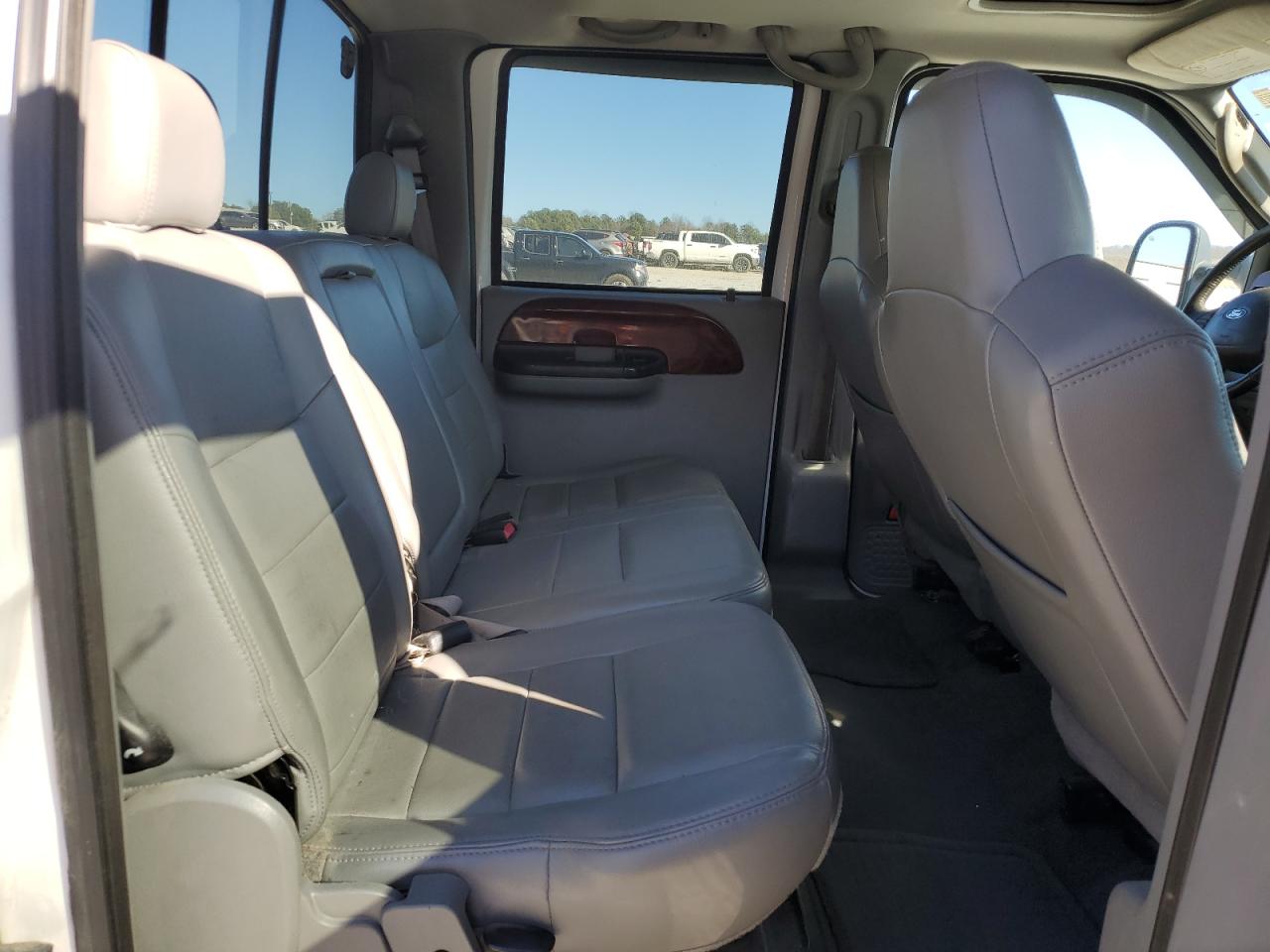 2006 Ford F250 - Image 10