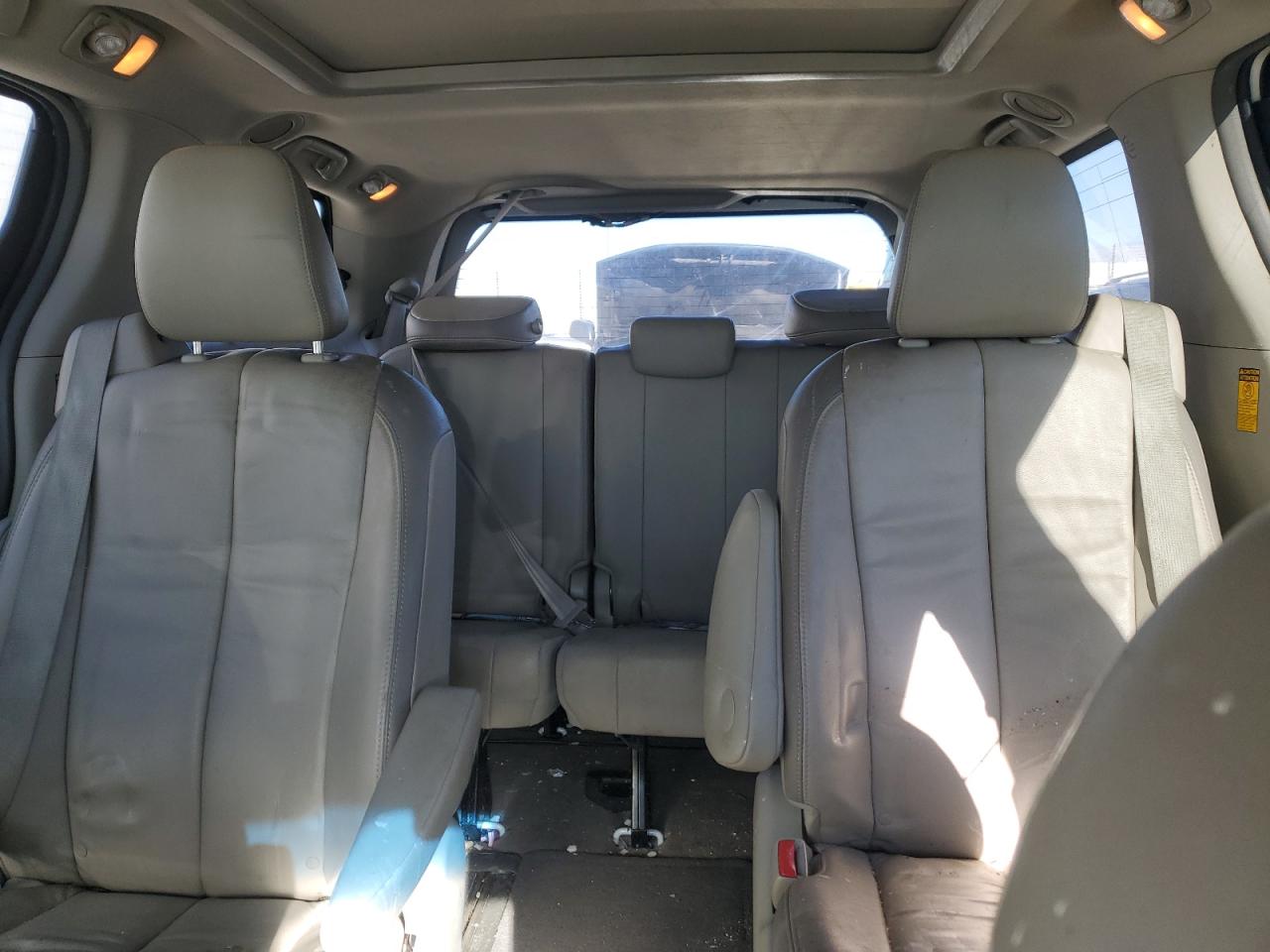 2014 Toyota Sienna - Image 10