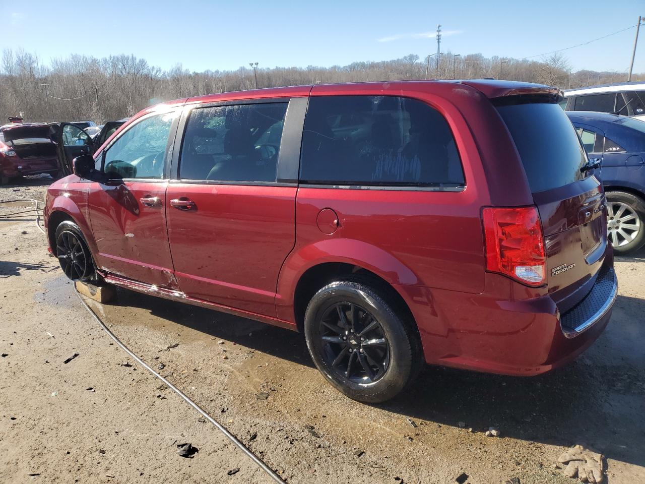 2020 Dodge Caravan - Image 2