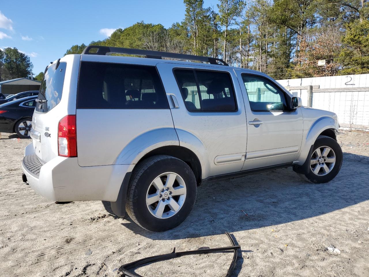 2010 Nissan Pathfinder - Image 3