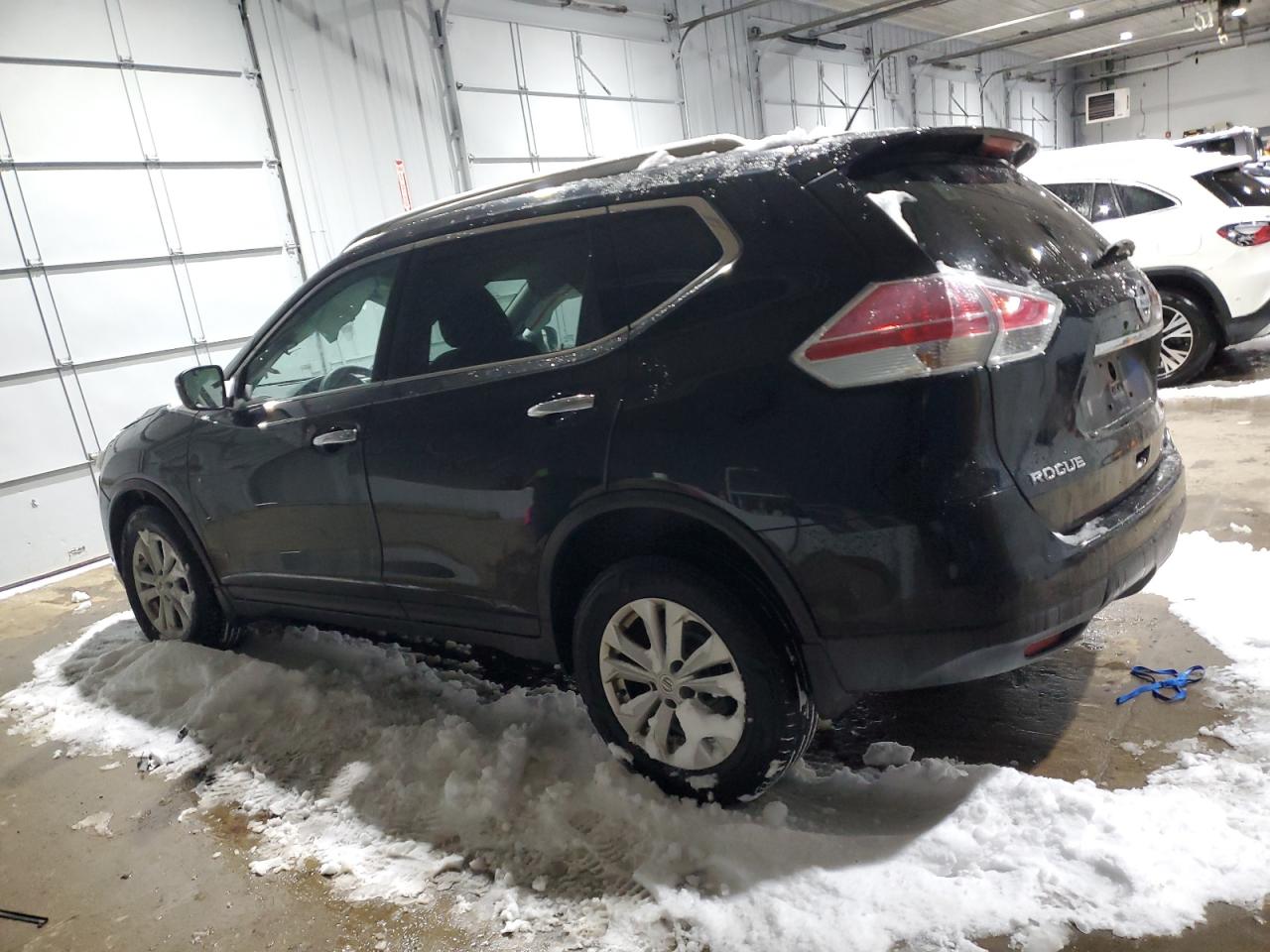 2015 Nissan Rogue - Image 2