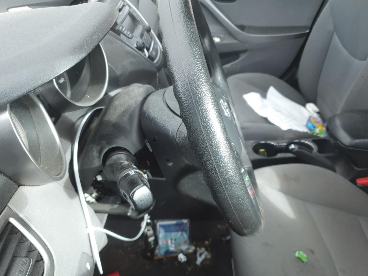 2013 Hyundai Elantra - Image 9