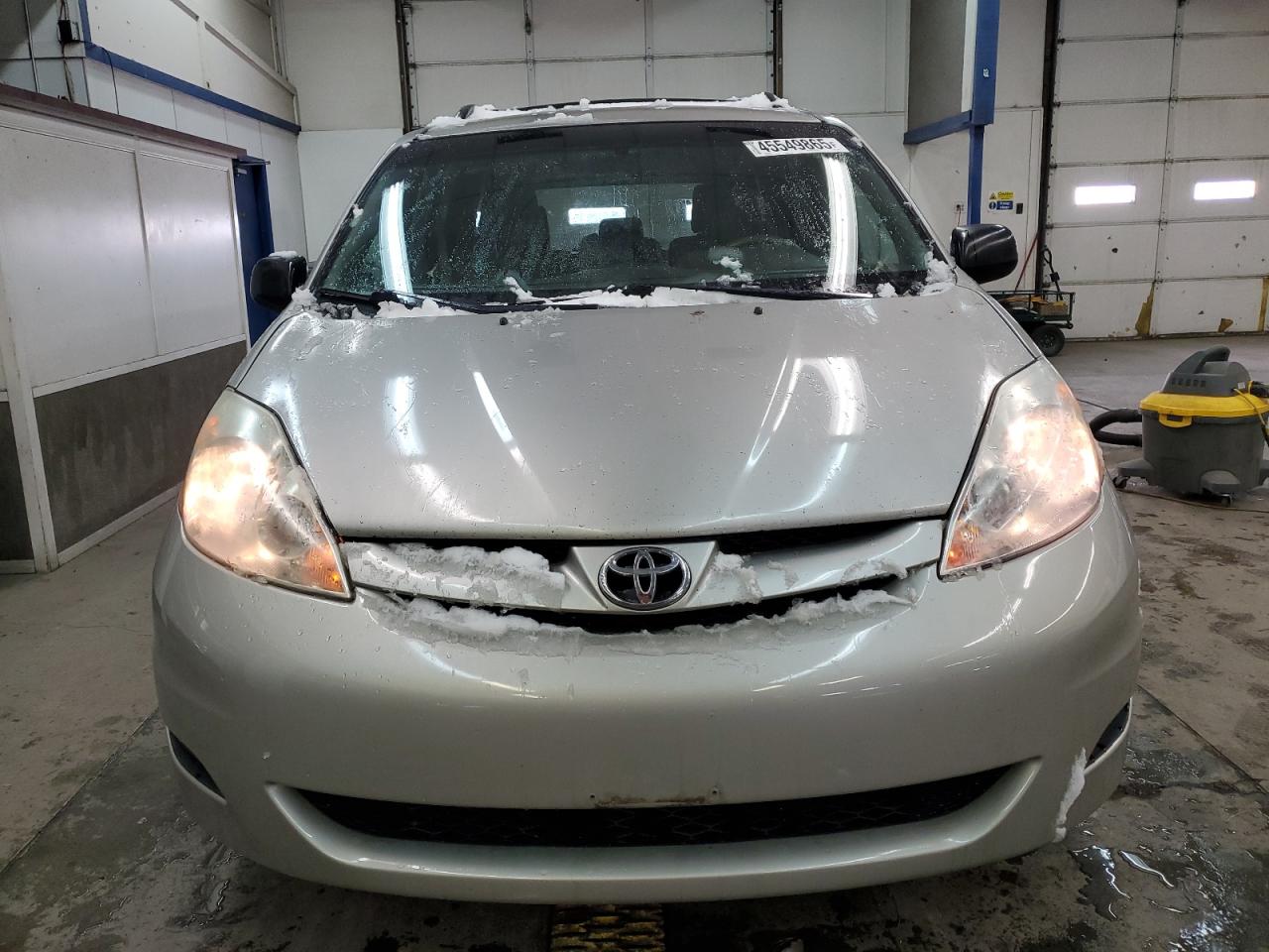 2009 Toyota Sienna - Image 5