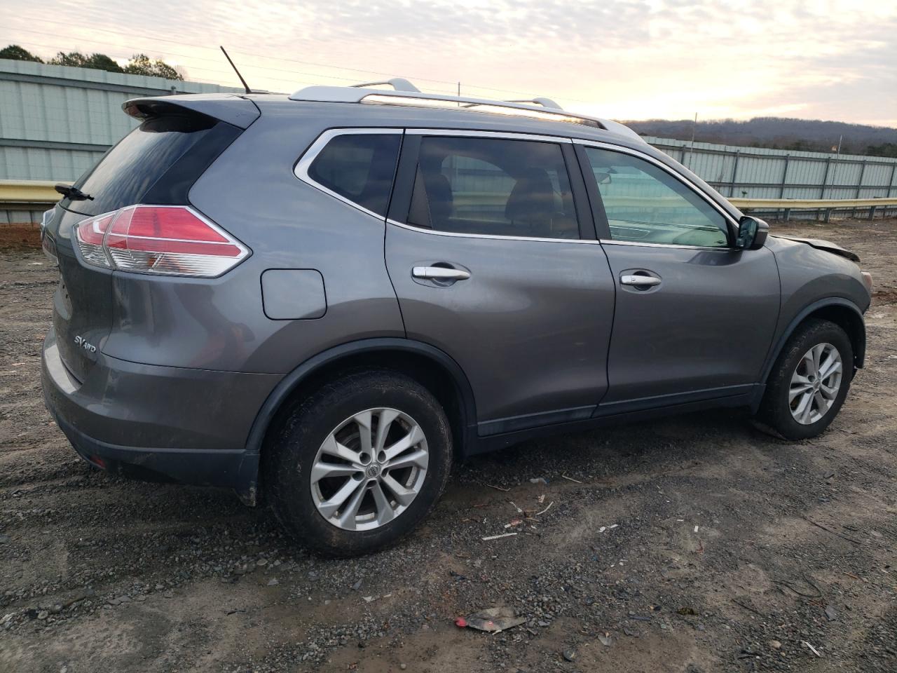 2015 Nissan Rogue - Image 3