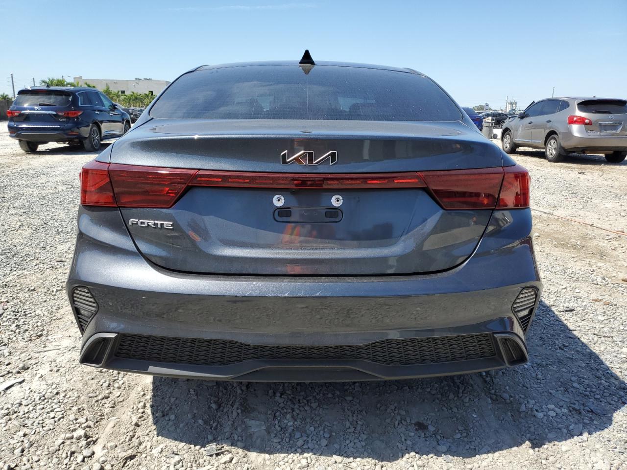 2022 Kia Forte - Image 6