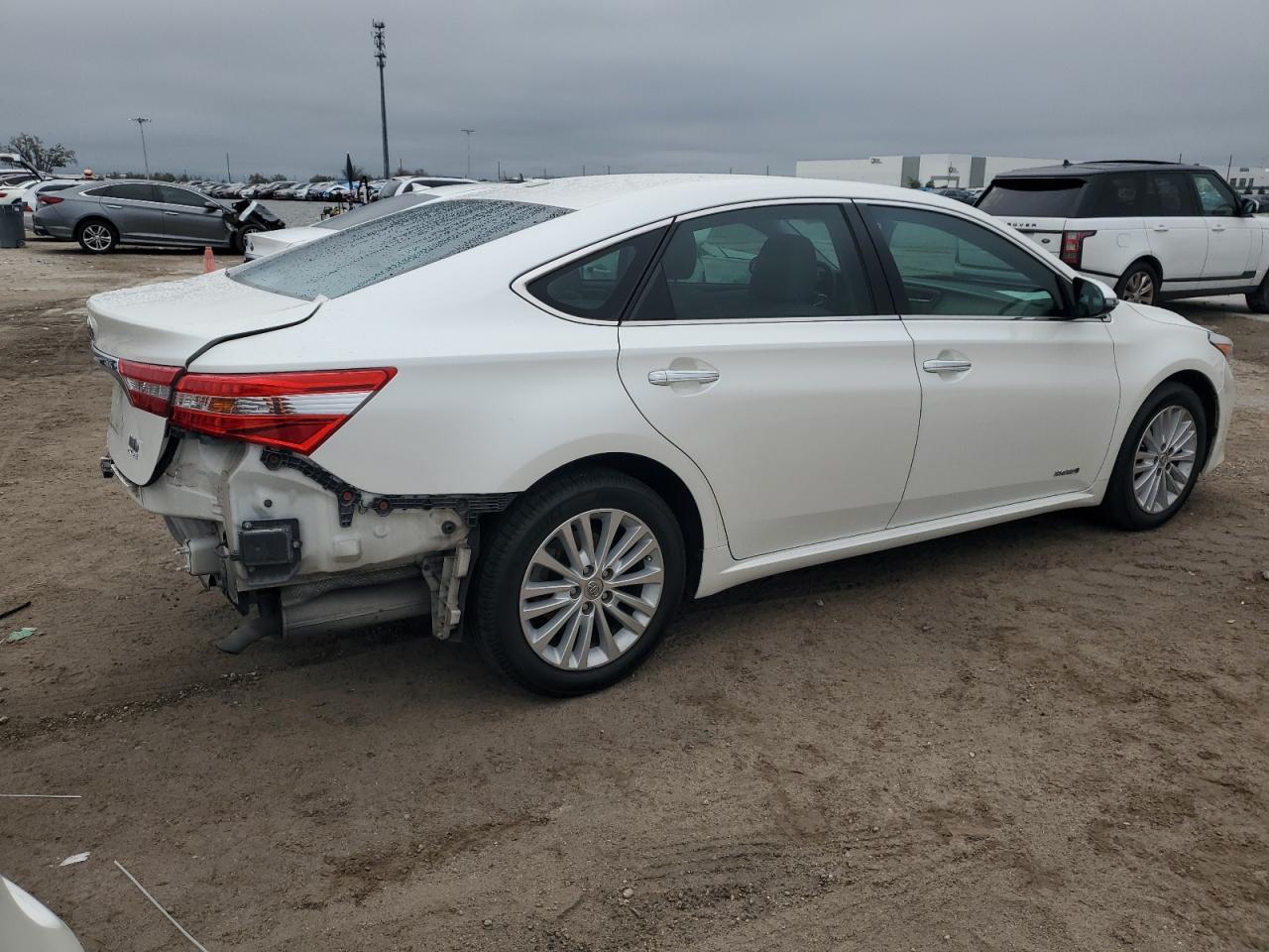2013 Toyota Avalon - Image 3