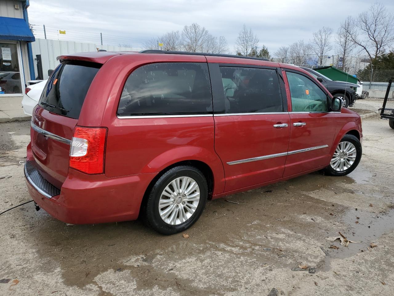 2013 Chrysler Town & Country - Image 3