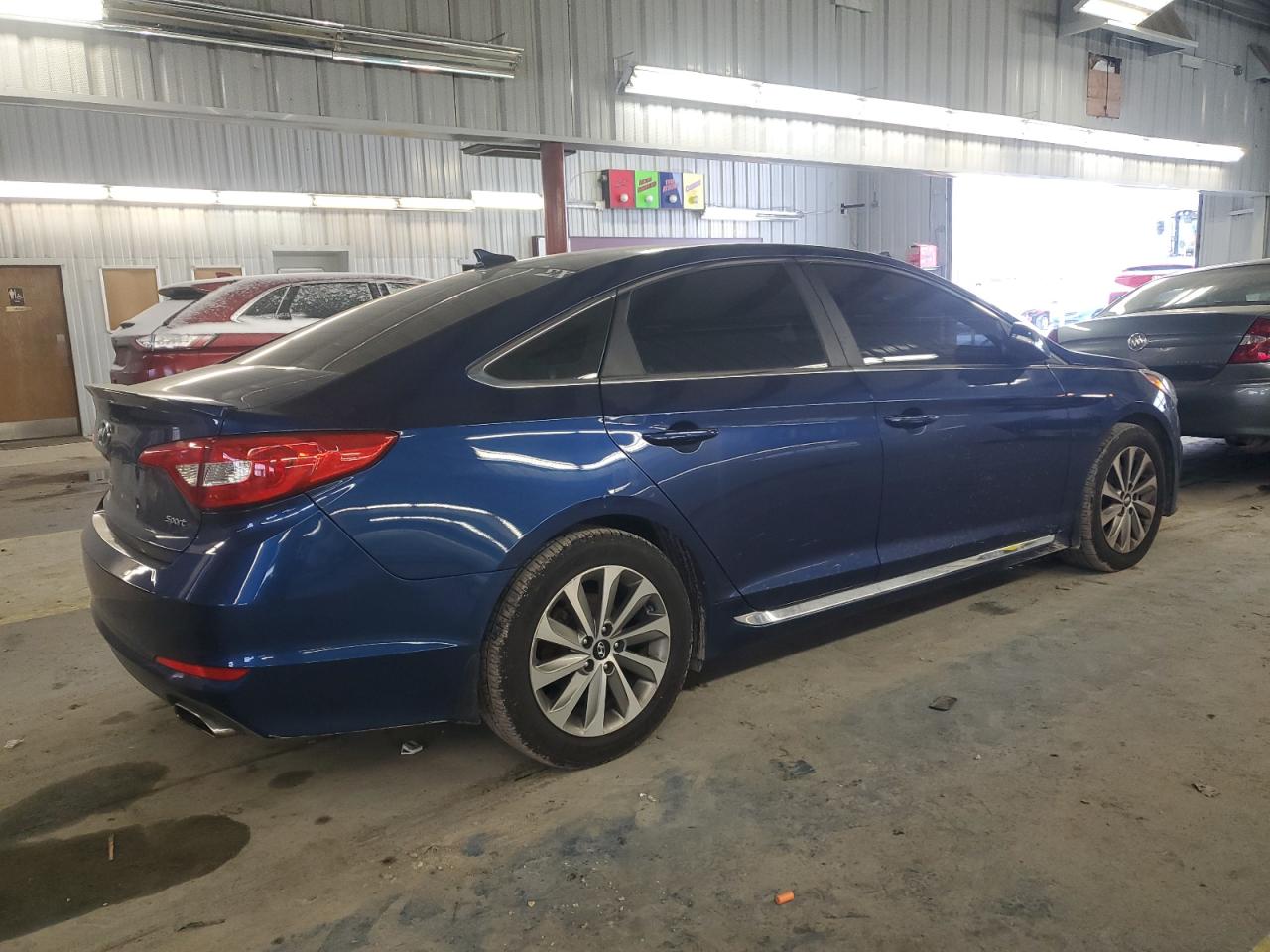 2016 Hyundai Sonata - Image 3