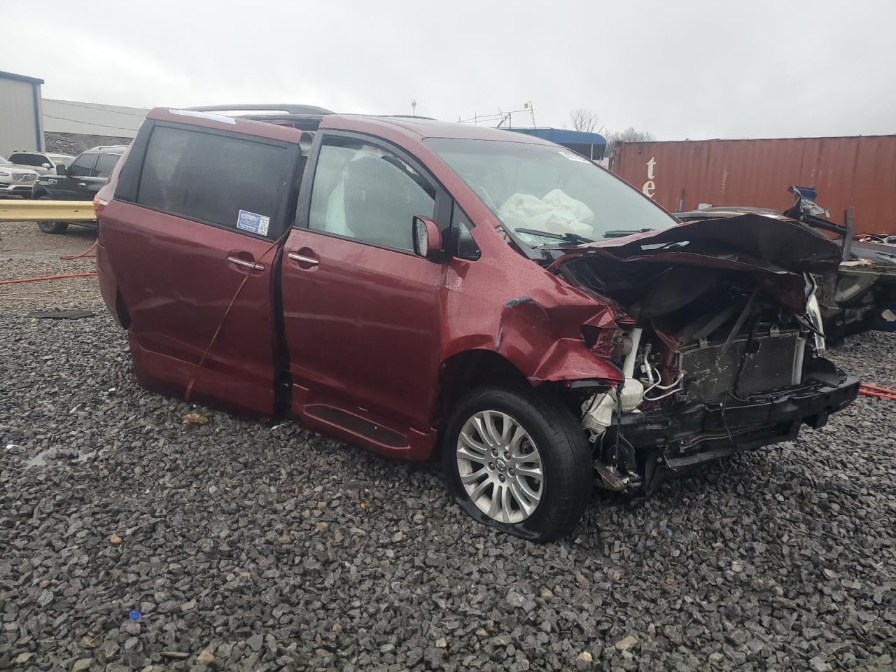 2017 Toyota Sienna - Image 4