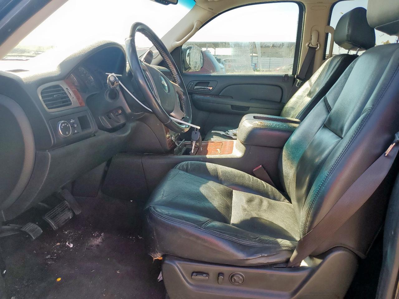 2009 Chevrolet Suburban - Image 7