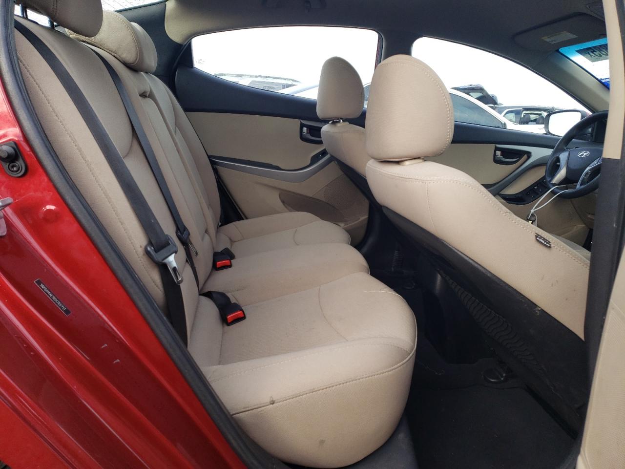 2016 Hyundai Elantra - Image 10