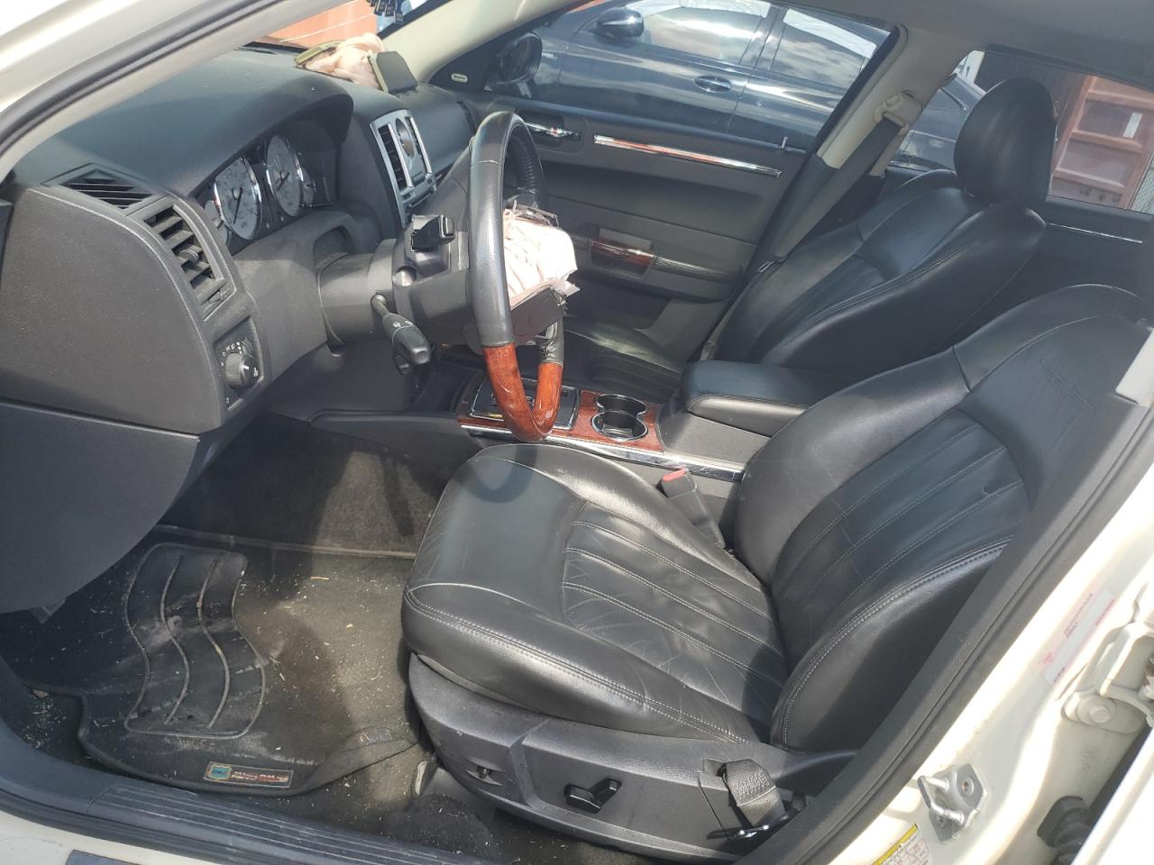 2008 Chrysler 300 - Image 7