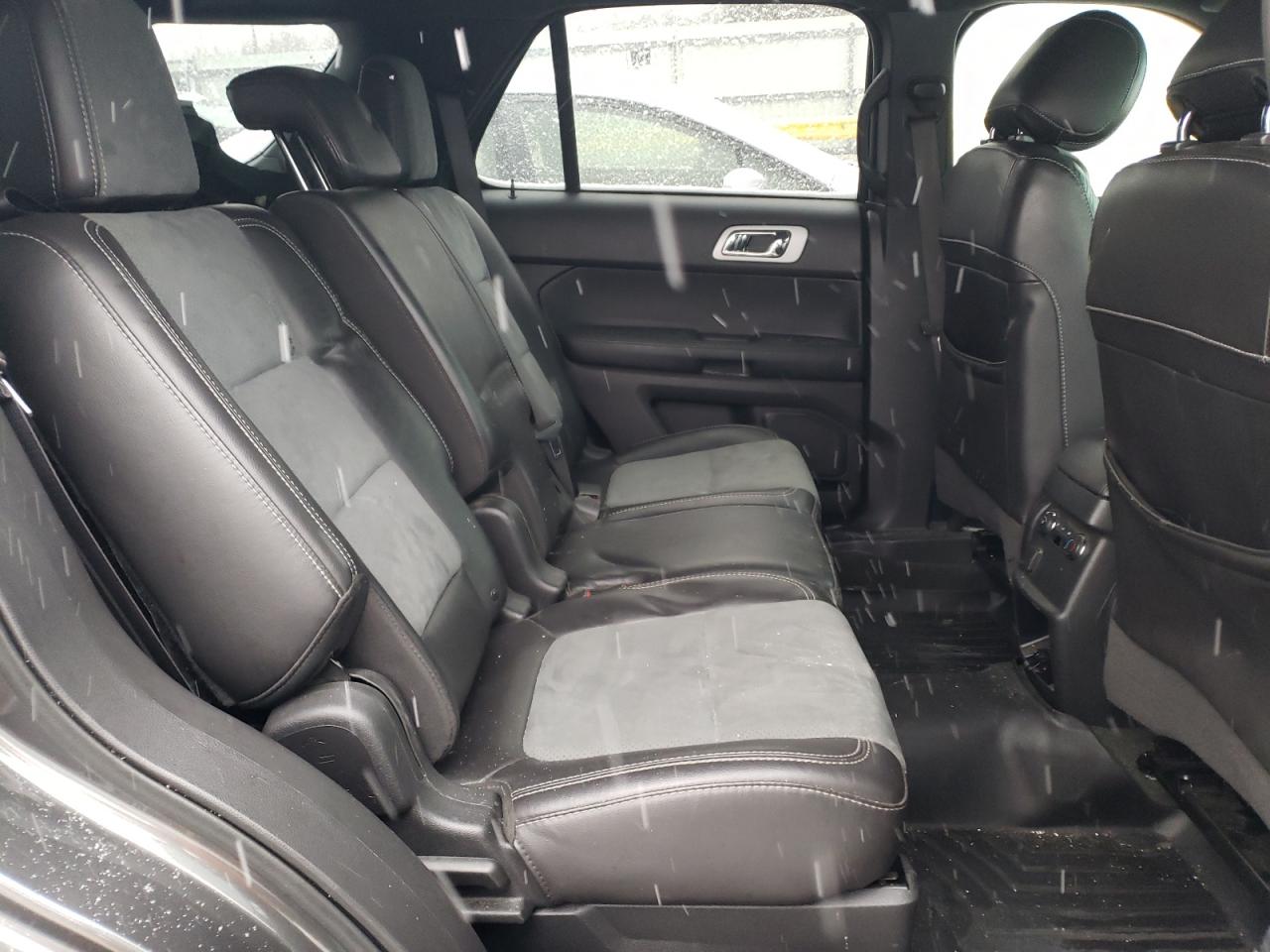 2015 Ford Explorer - Image 11
