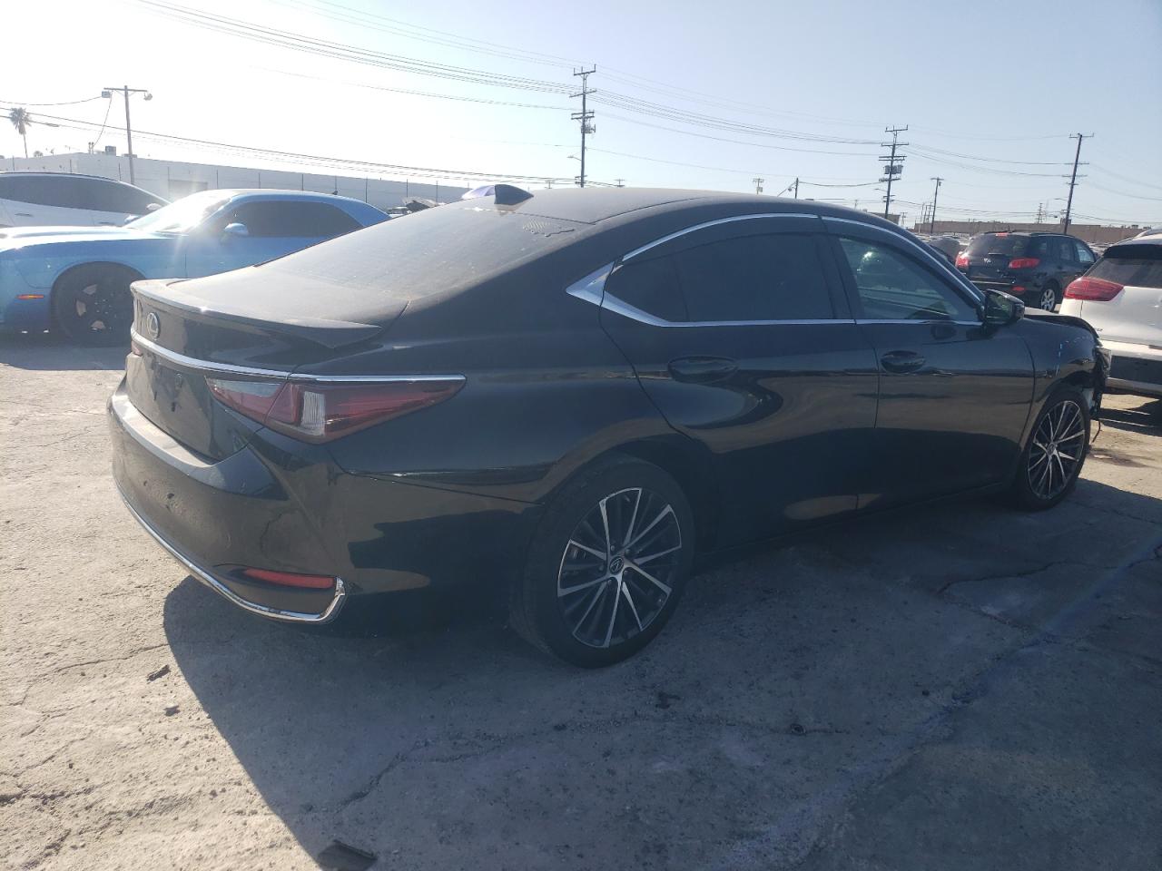 2024 Lexus ES - Image 3