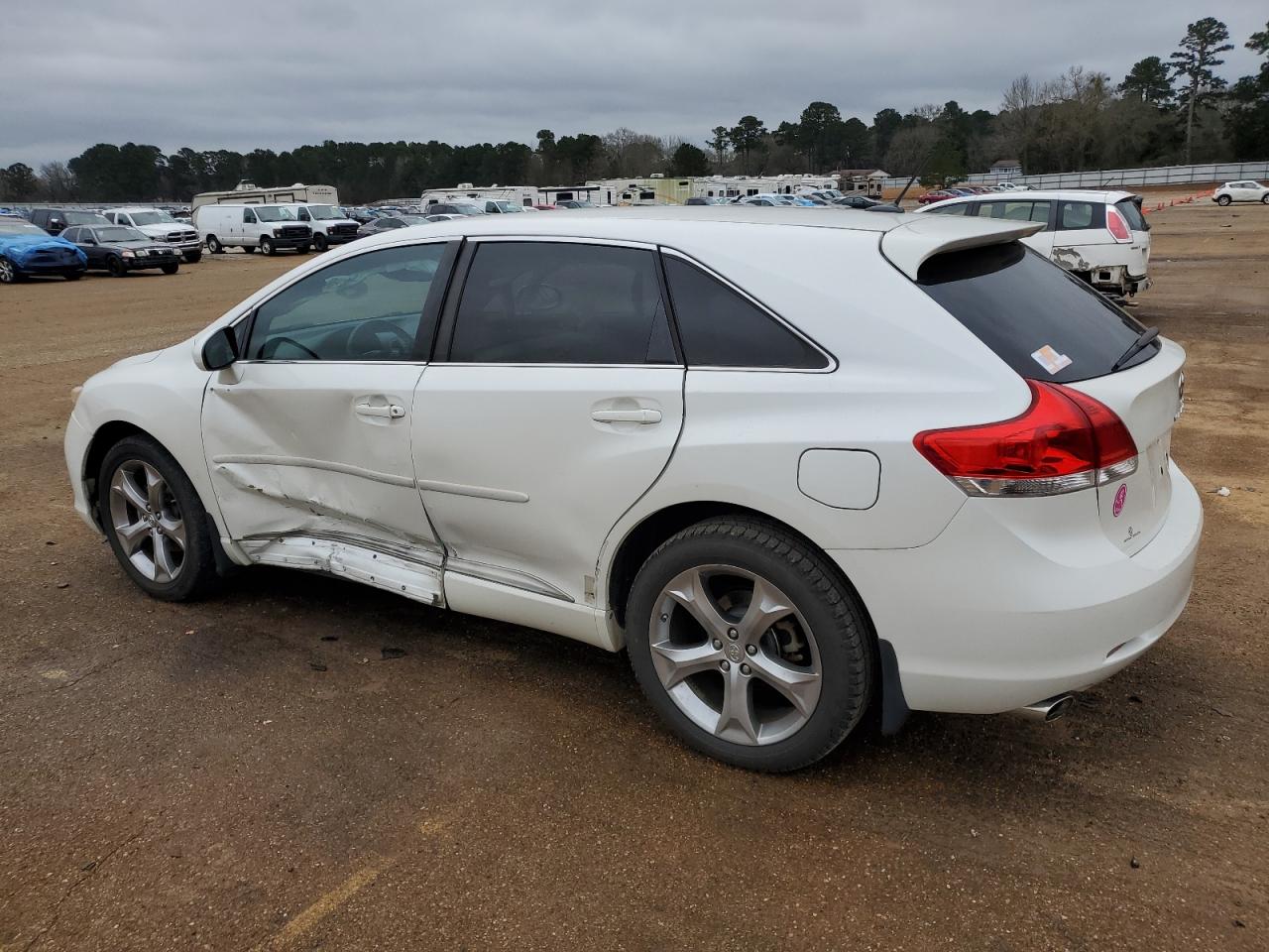 2011 Toyota Venza - Image 2