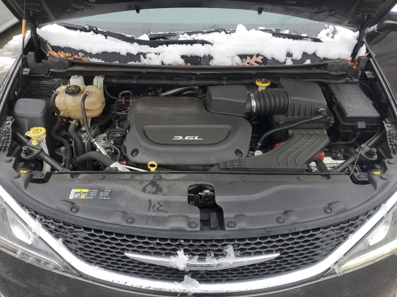 2017 Chrysler Pacifica - Image 12