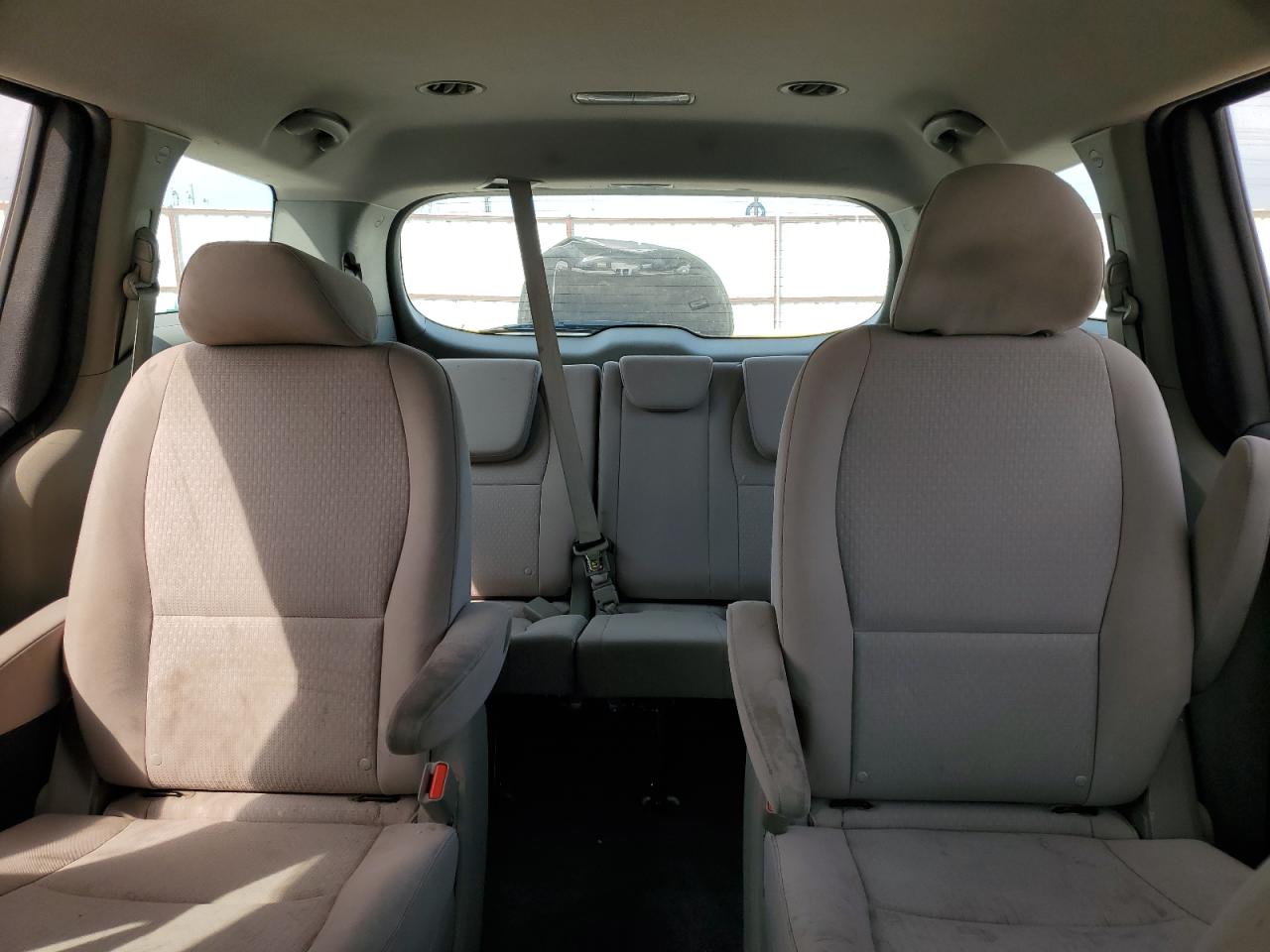 2016 Kia Sedona - Image 10